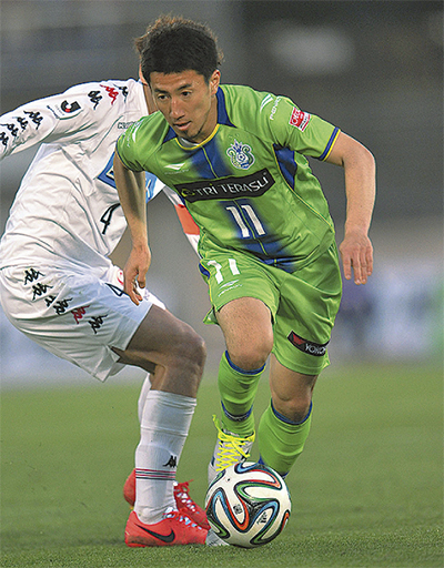 ３連勝で単独首位