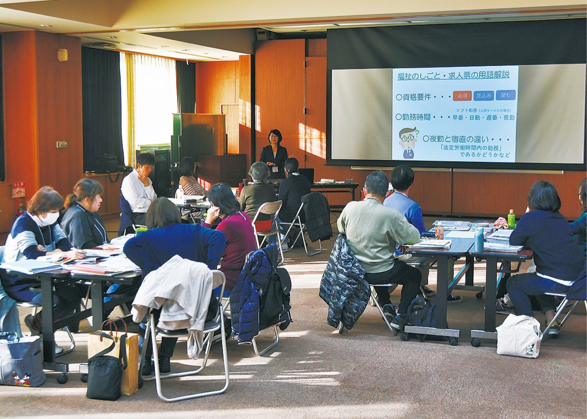 神奈川県介護研修12人がイロハ学ぶ