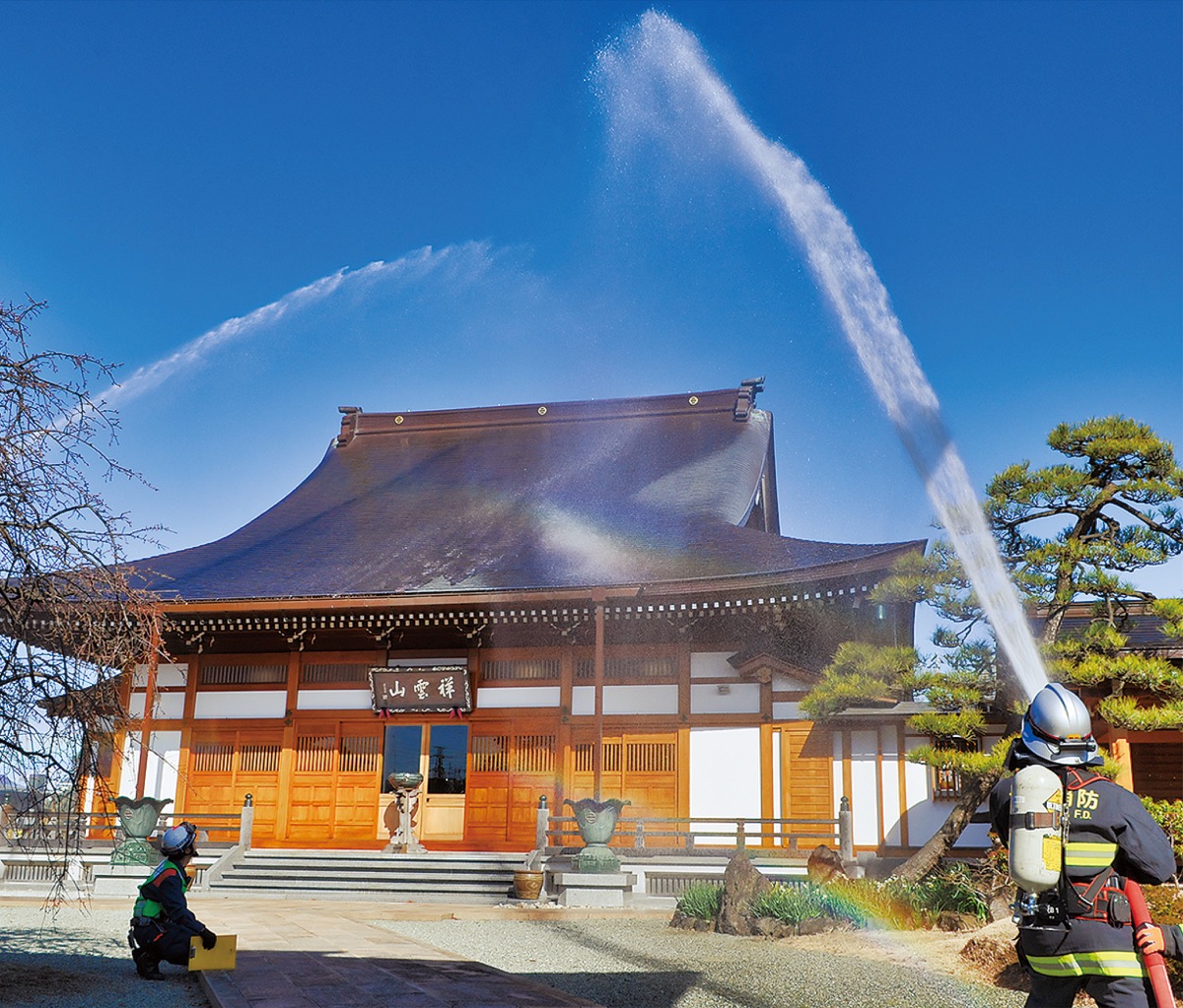 火の手から守れ文化財 妙楽寺で訓練 平塚・大磯・二宮・中井 タウンニュース