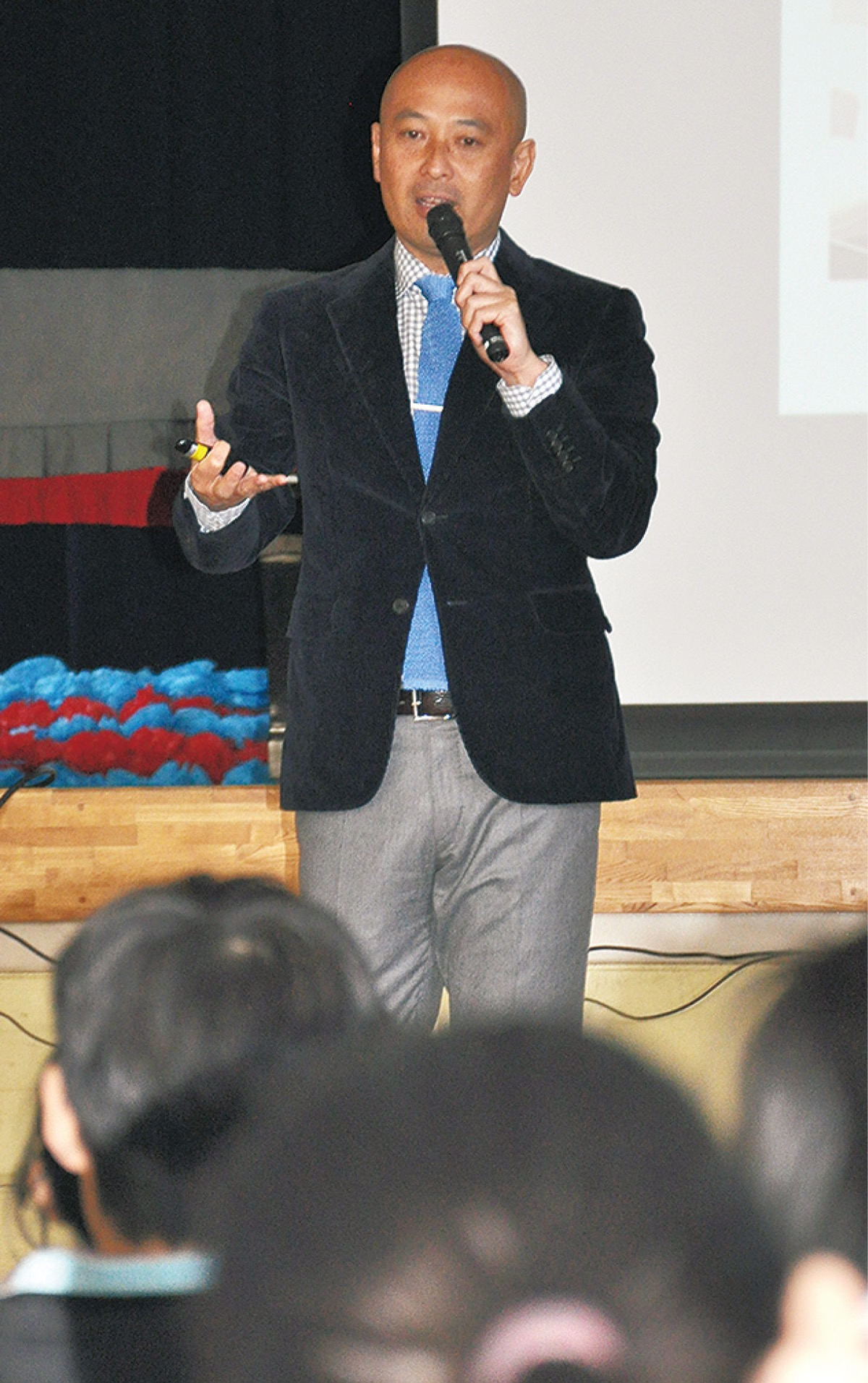 講演する元日本代表の松原氏