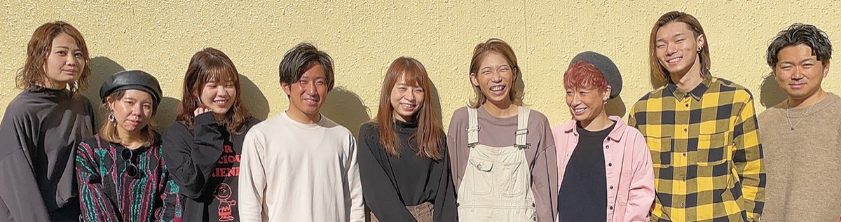 竹谷さん（右端）とコハクスタッフ。楽しいサロンを創る仲間を募集中