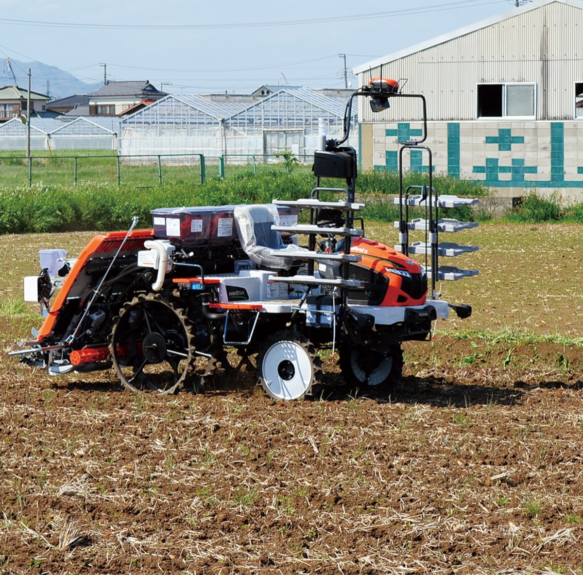 デモ走行するアグリロボ