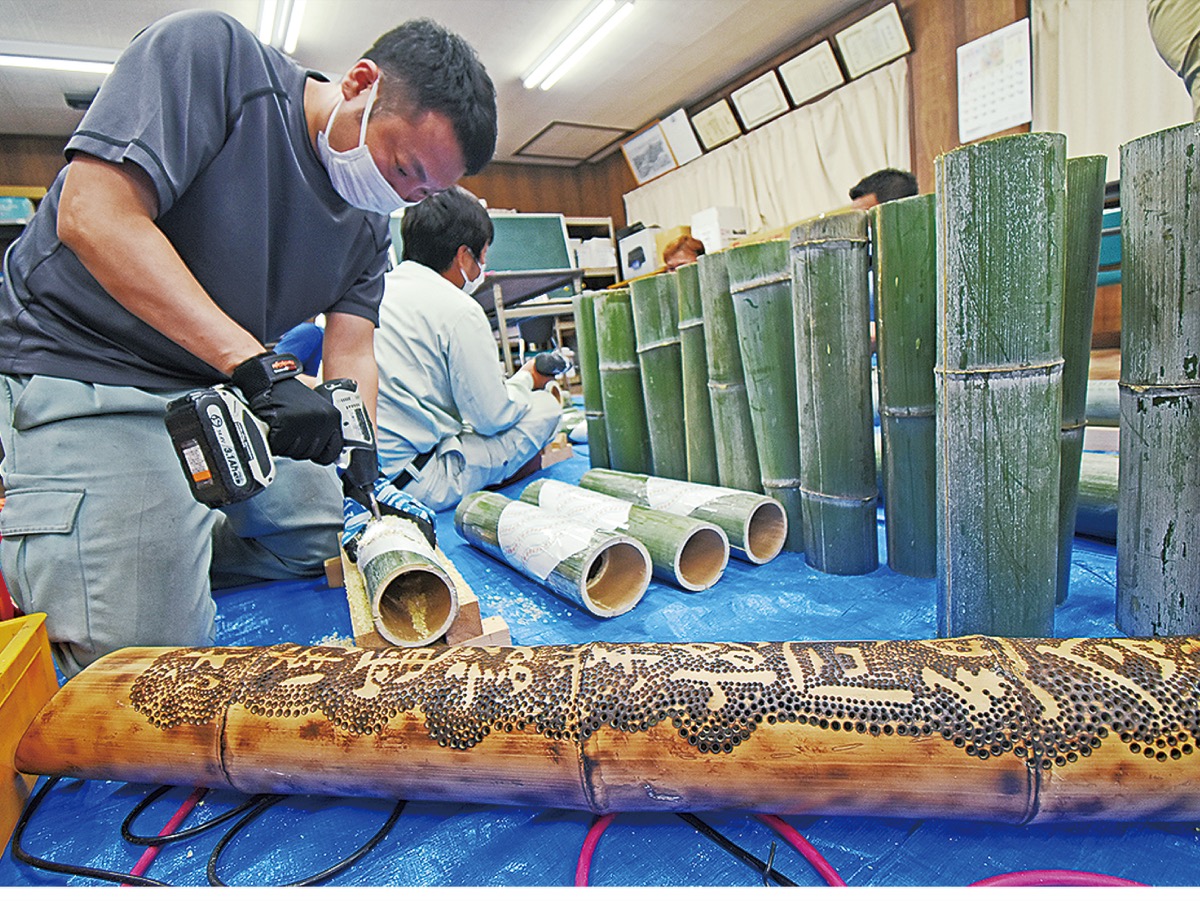 ウィーン、ガガガとドリルが響く組合事務所