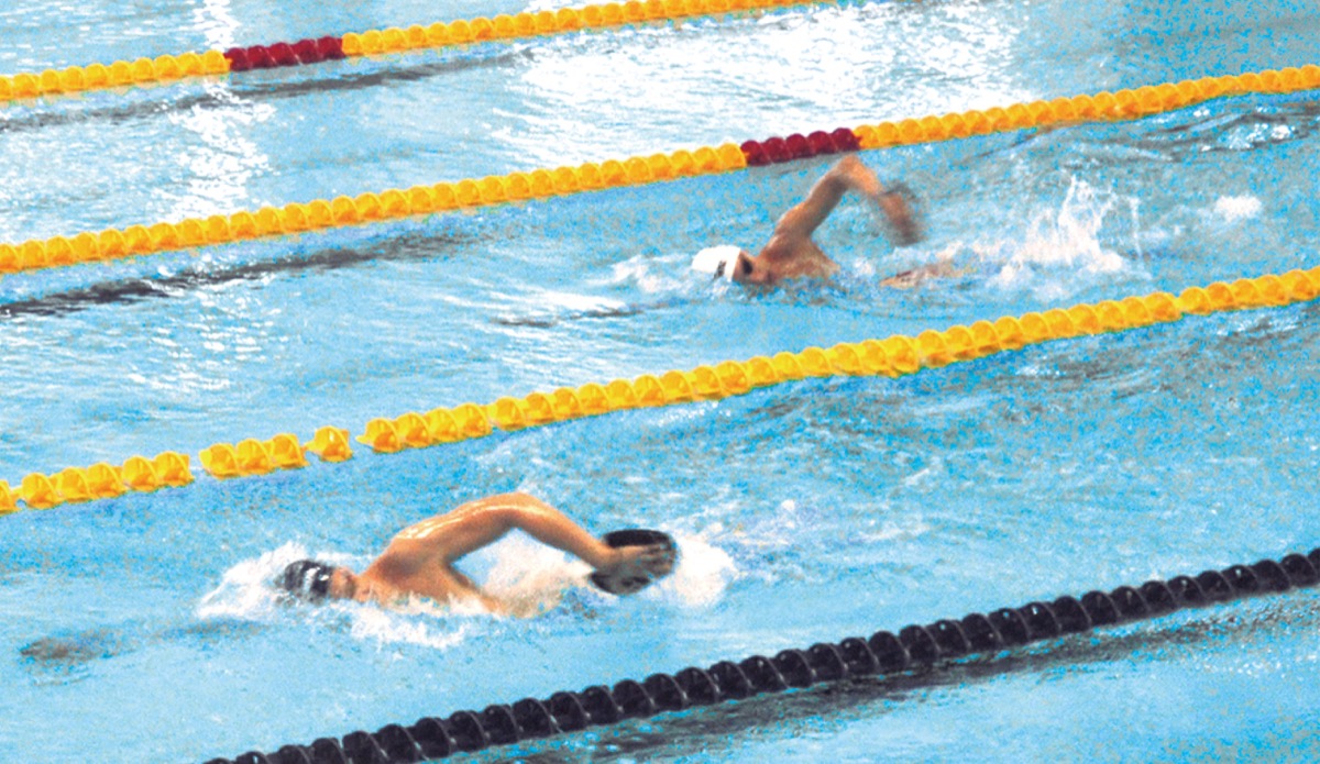 練習する競泳選手(7月9日撮影)