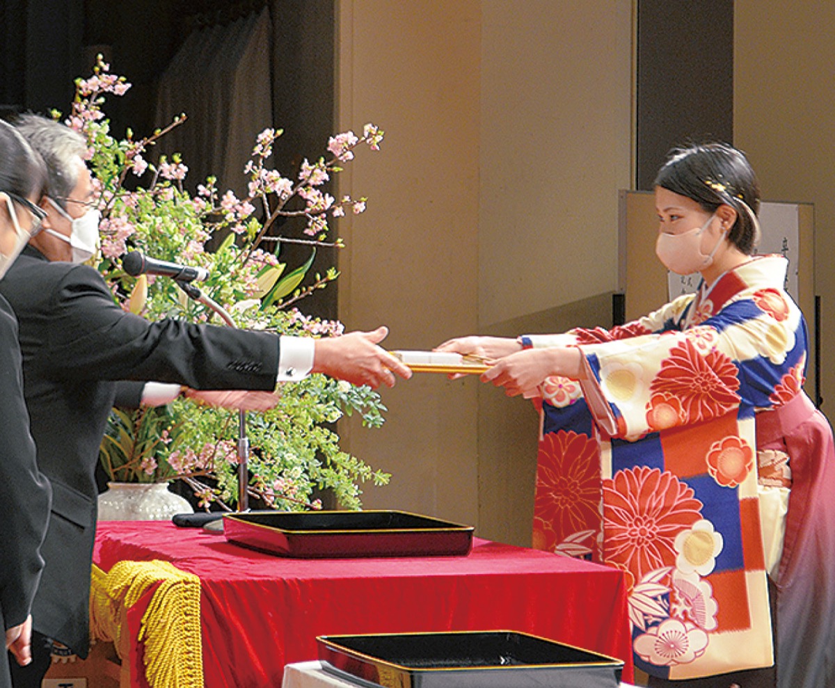 77人が看護の道へ (写真1)