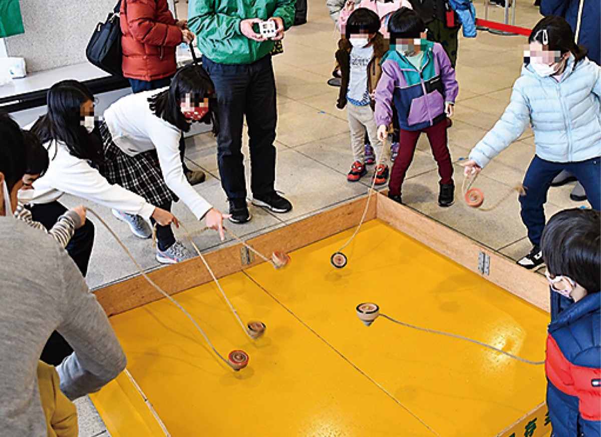 昨年の様子。「片瀬こま」体験も