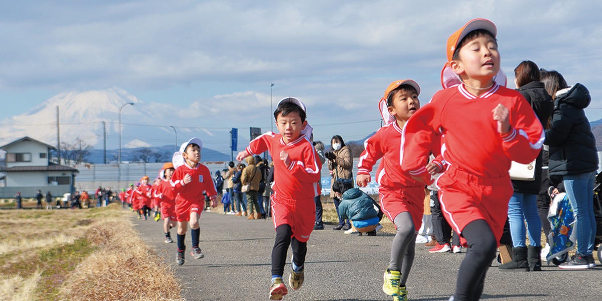 富士山背に健康マラソン (写真1)