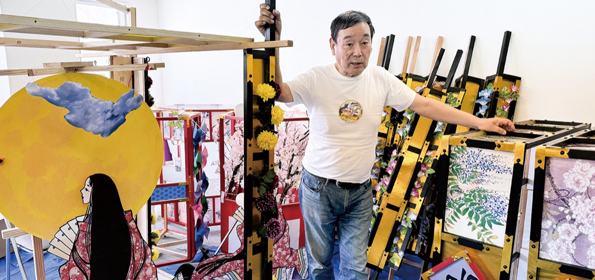 製作方法の説明をする水嶋さん