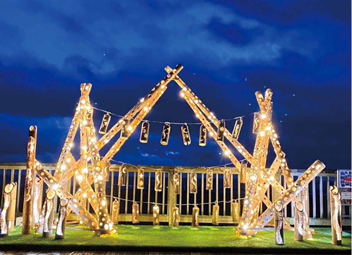 平和の祈り灯す竹あかり