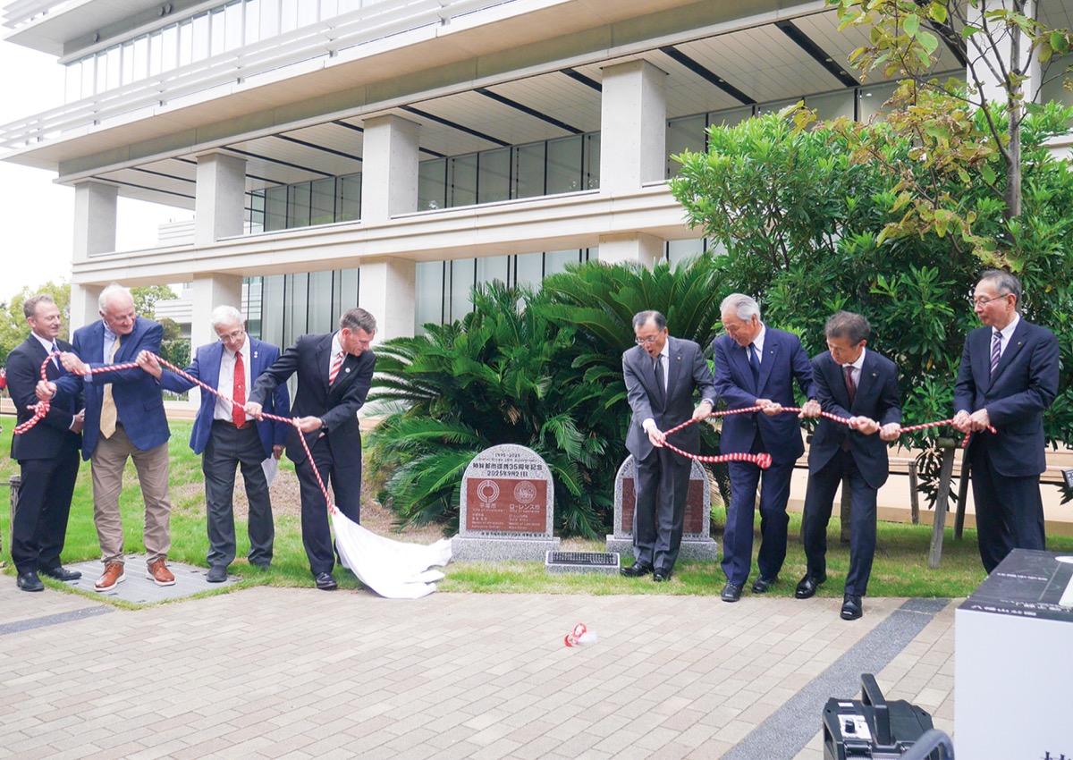 提携35周年で記念石碑