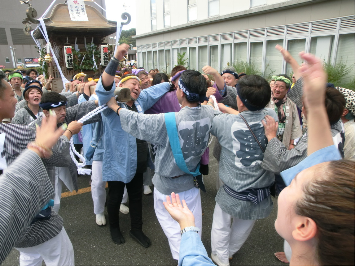 【寄稿】心を一つに! みんなでつなぐ元町の伝統二宮町町制施行90周年記念の神輿パレードで「元町・富士見が丘」に密着