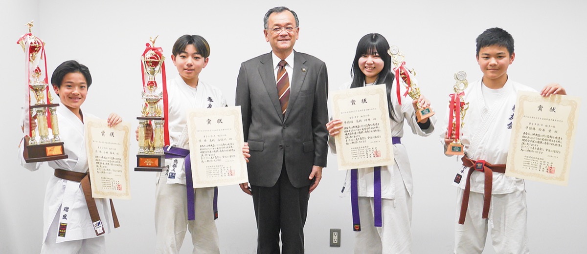 空手４選手が市長を訪問