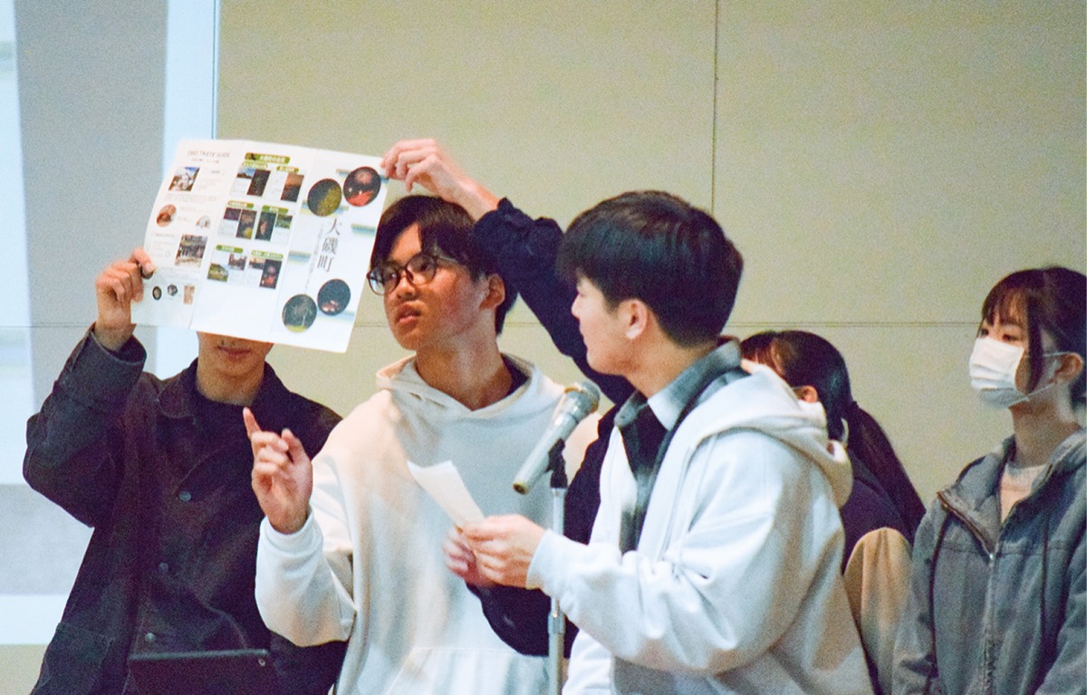 製作したパンフレットを紹介した