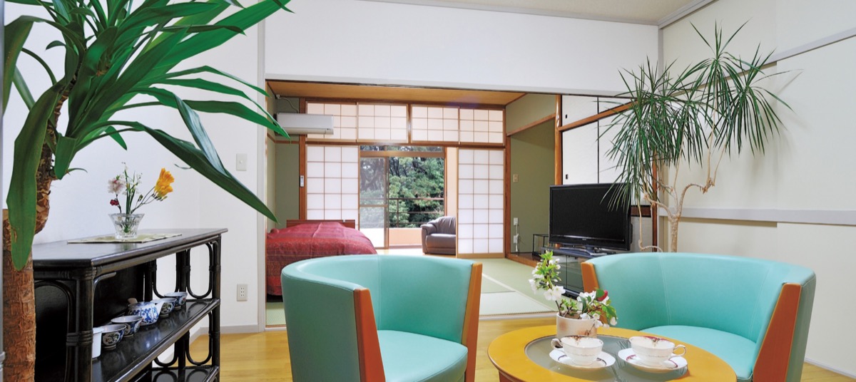 お気に入りの家具を持ち込み、自宅感覚で過ごせる