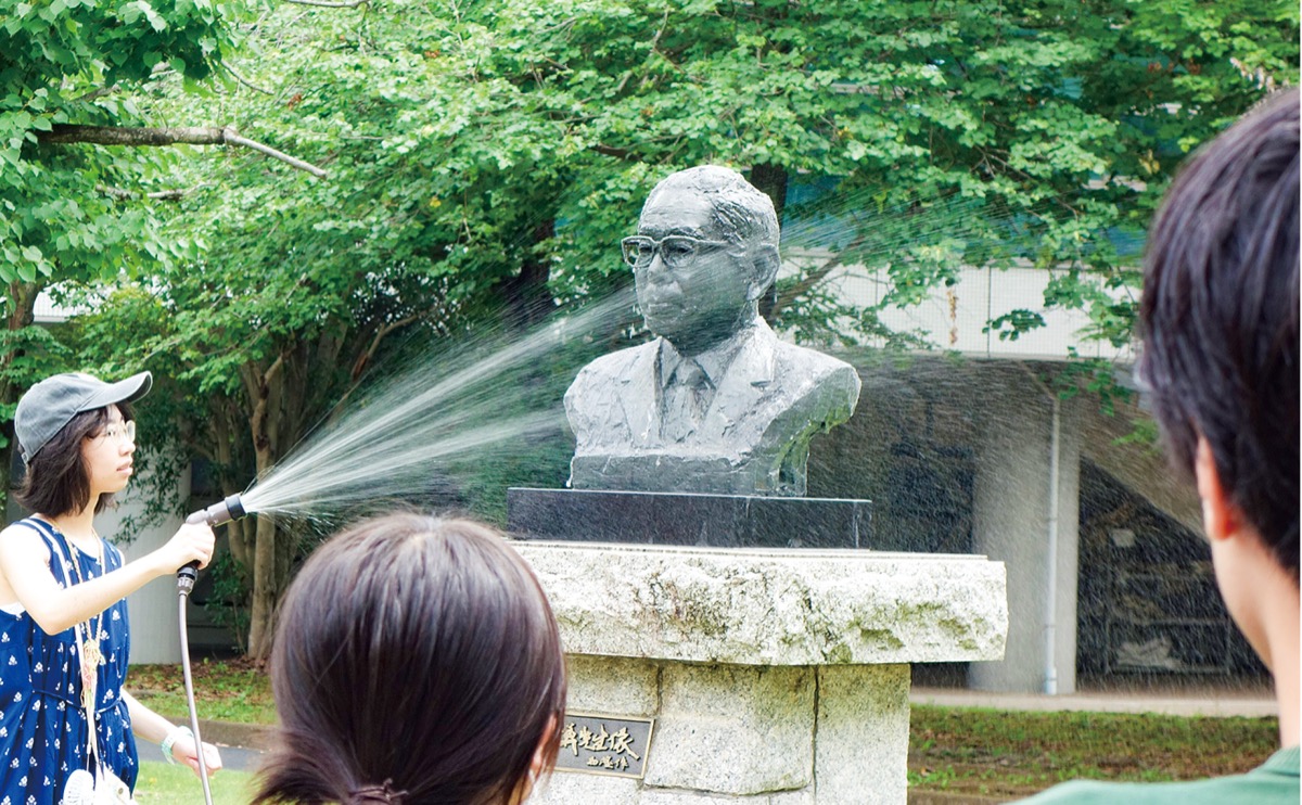 メンテナンスする様子(提供写真)