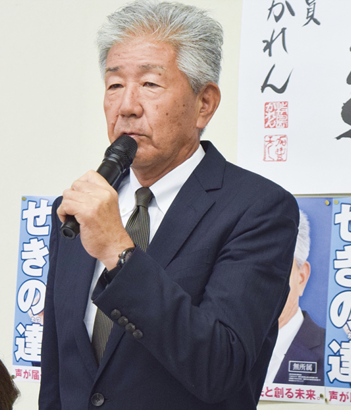 敗戦の弁を述べる関野氏