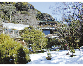 庭から撮影した旧吉田茂邸