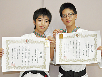 最優秀賞を受賞した岸さん（左）と松永さん