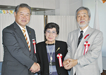 左から加藤市長、横溝氏、中崎町長