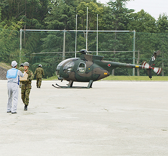 緊急時にヘリポートとして利用される二宮の町民運動場では、着陸訓練を実施