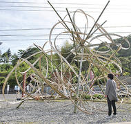 うねる竹のアート