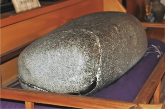 ご開帳される虎御石