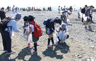 梅沢海岸を一斉清掃