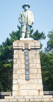 浅野総一郎の像