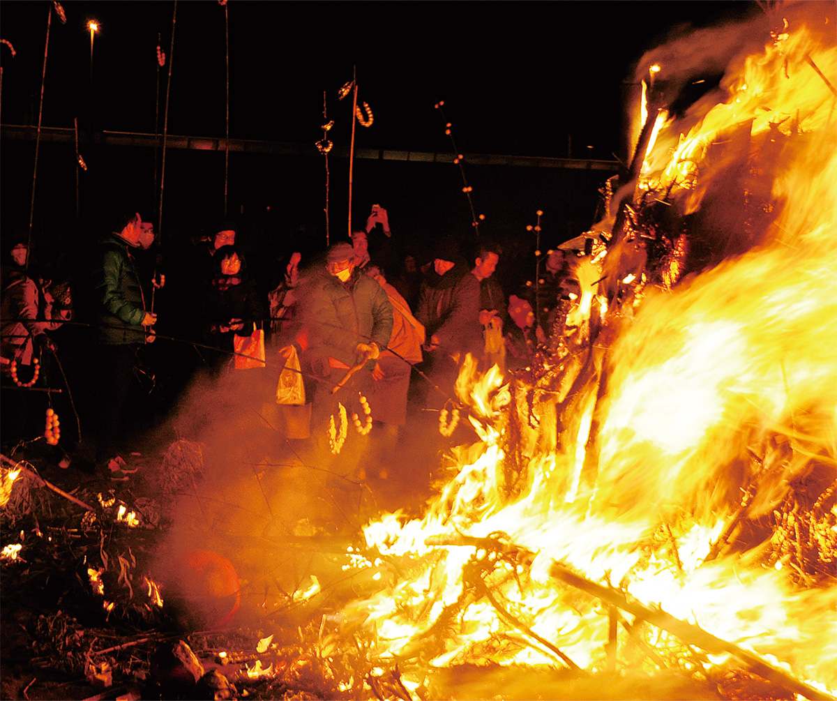 伝統の火祭り「左義長」