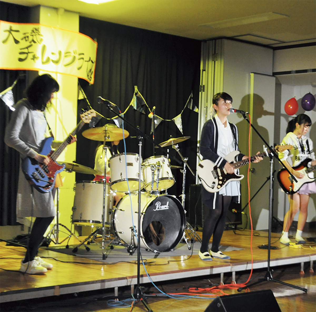 地元学生バンドらが白熱のステージを披露