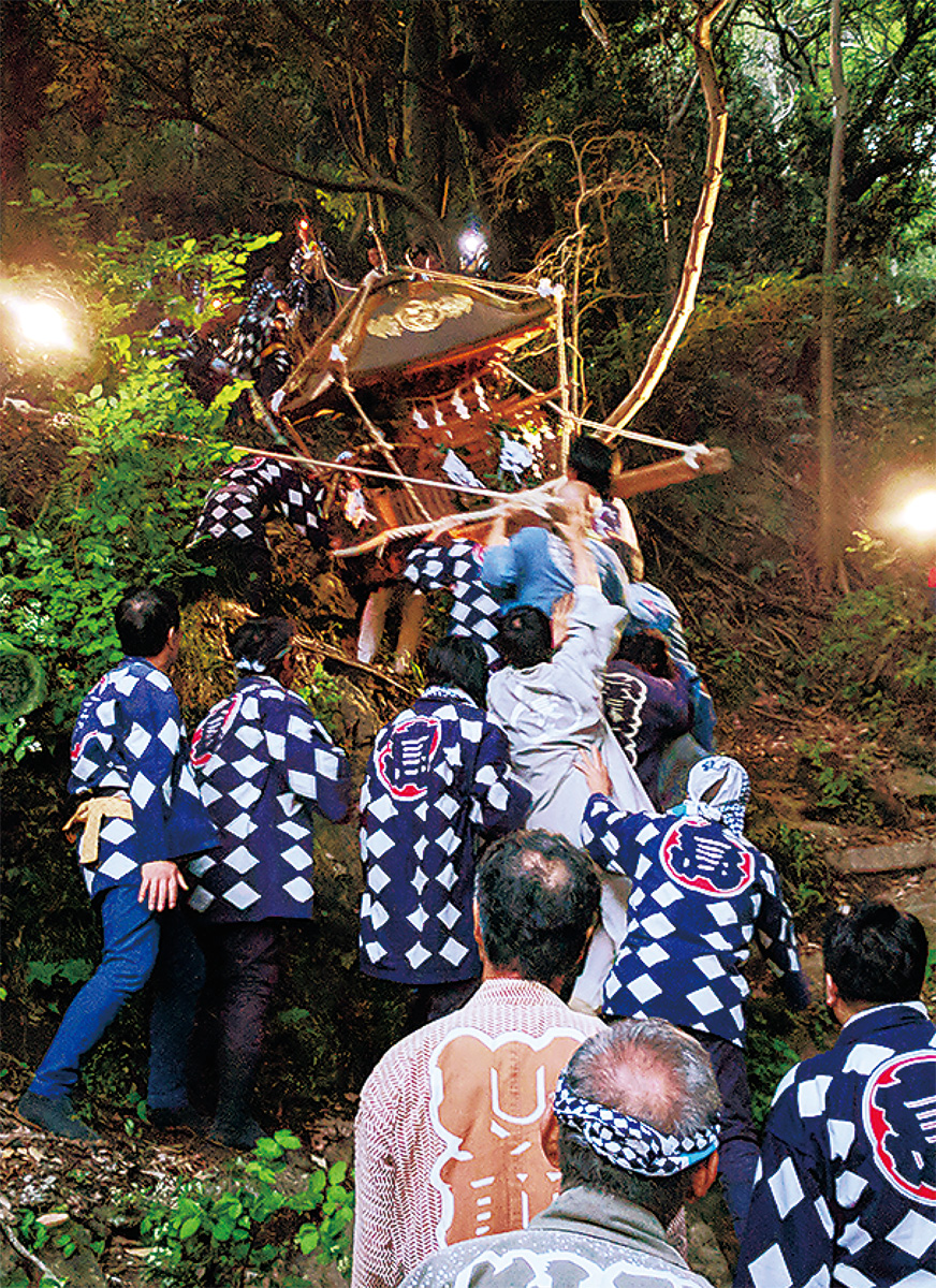 力を合わせ山頂を目指す