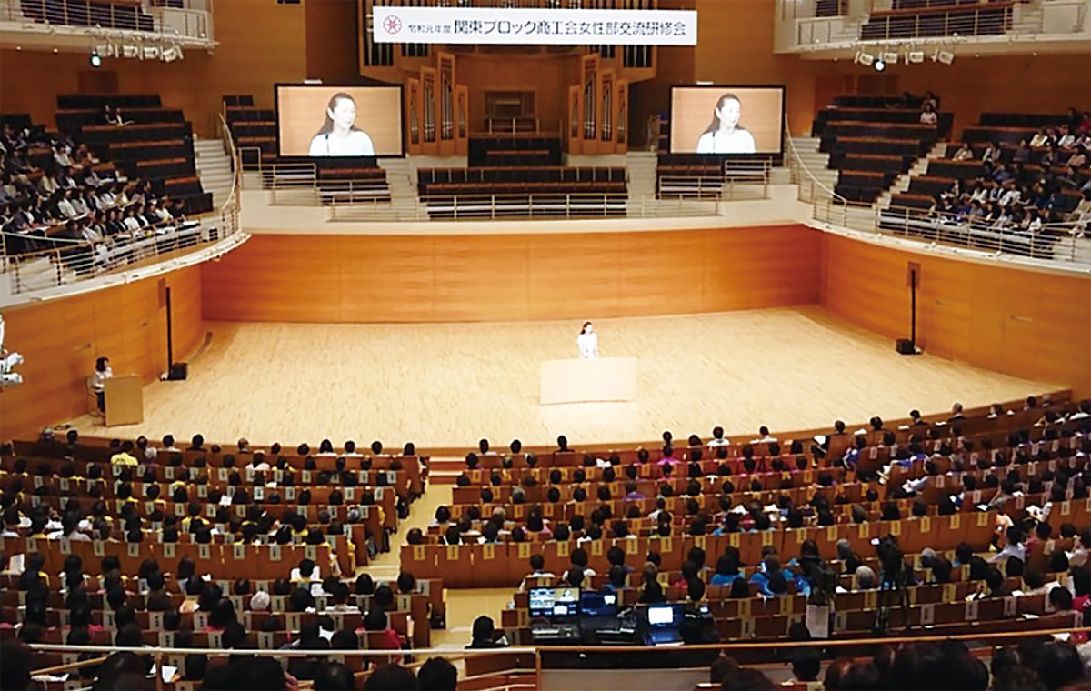 １０００人の前でスピーチ