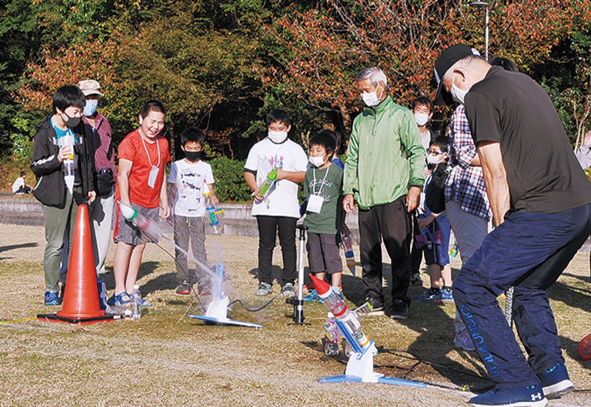 飛べ 遠くまで ペットボトルロケット講座 大磯 二宮 中井 タウンニュース