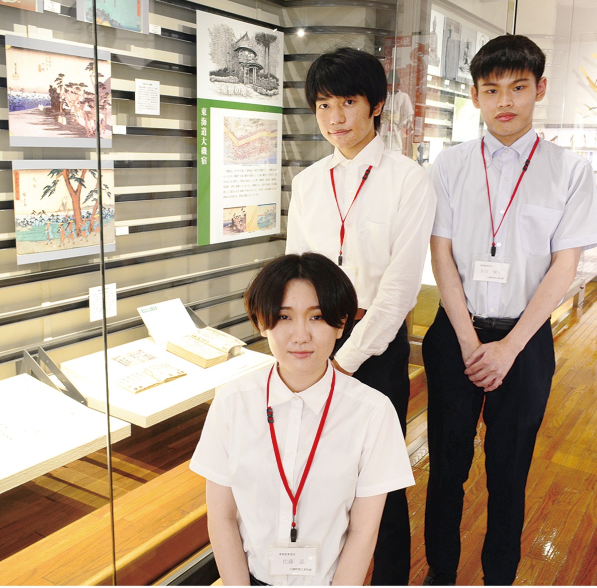 大学生が展示替えをした資料は年内まで展示予定