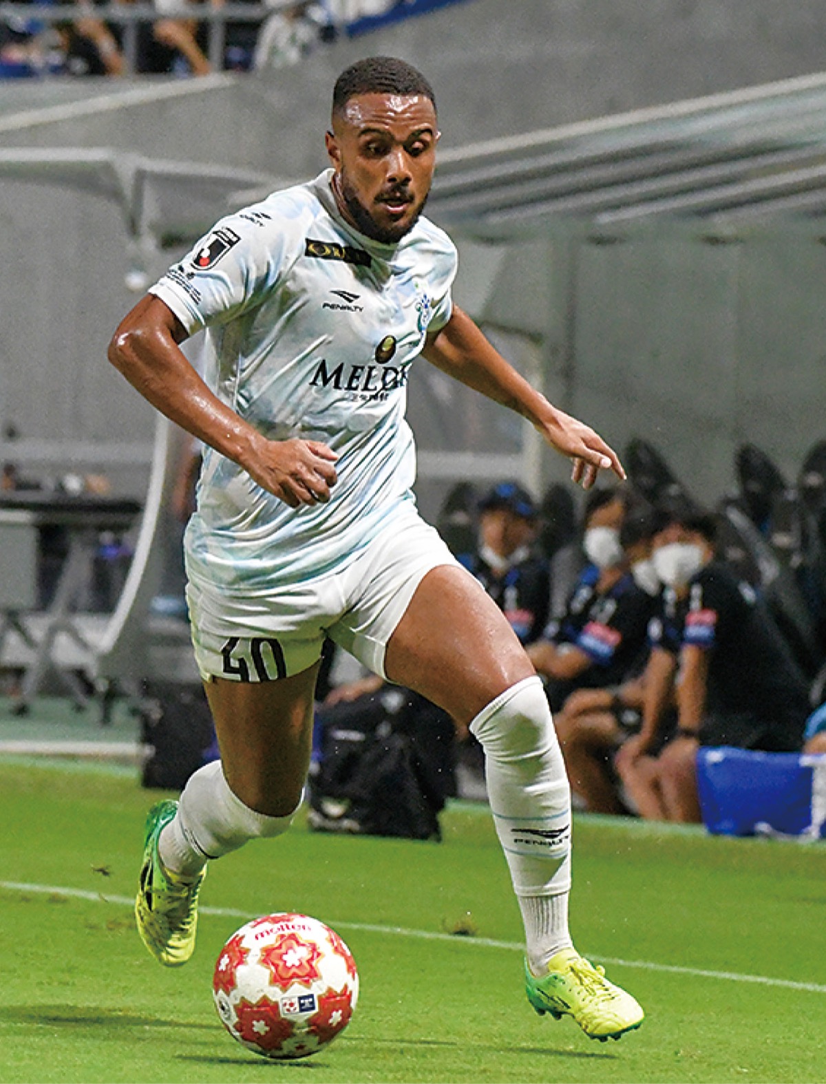 晴天の秋空に友と別れ