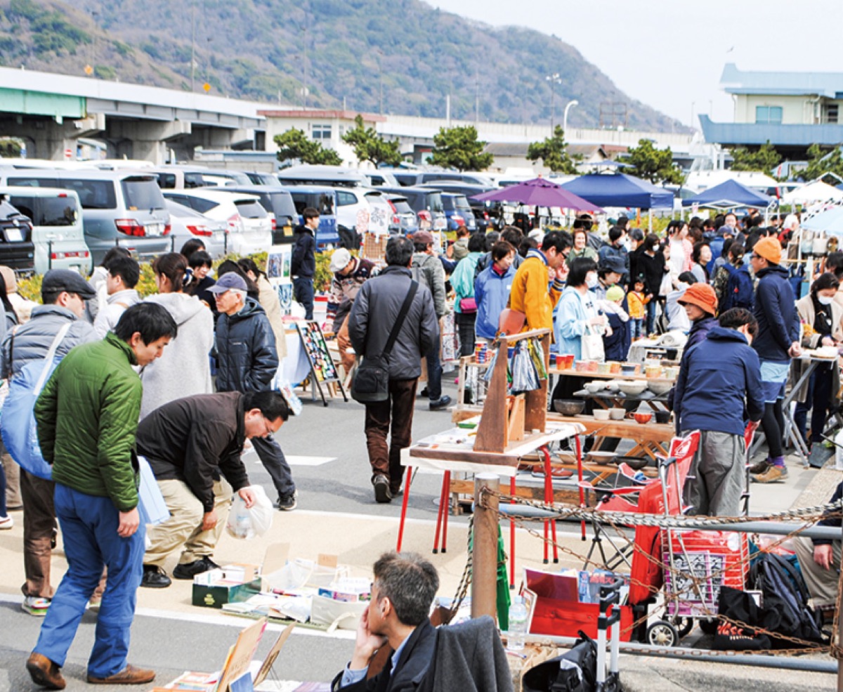 港に再び賑わいを