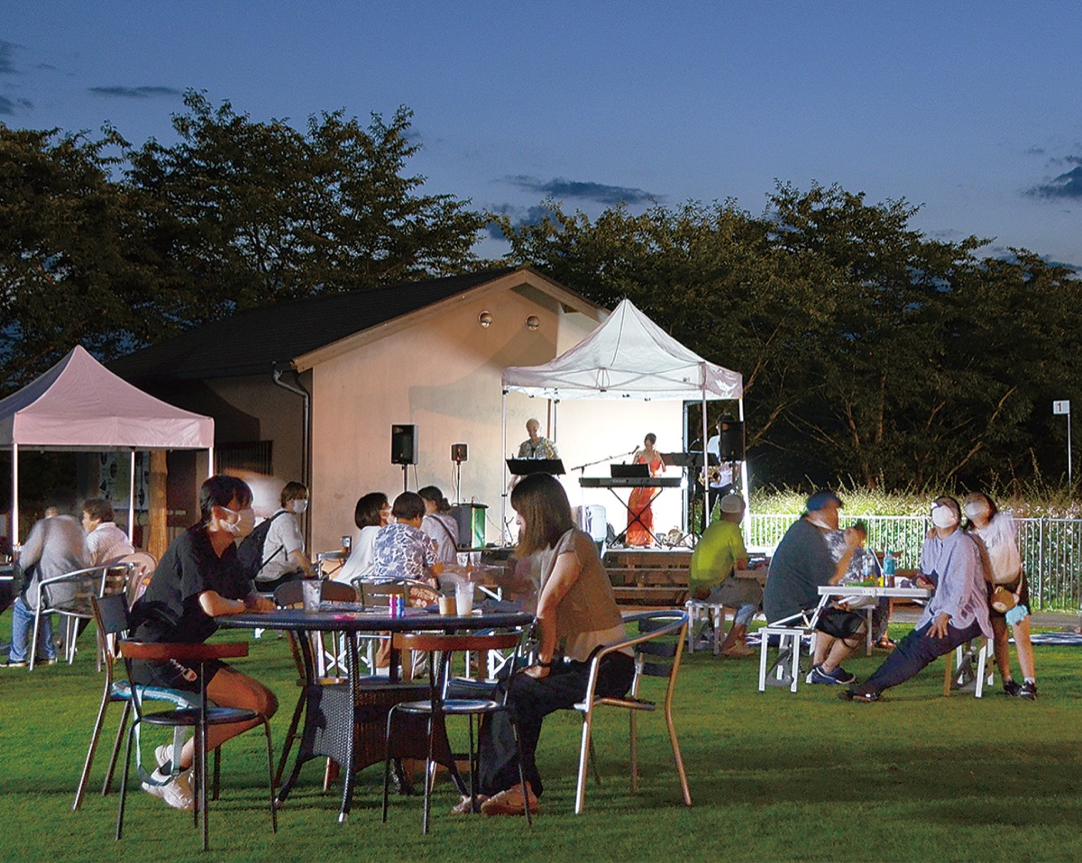 夜空に響く 生演奏で乾杯