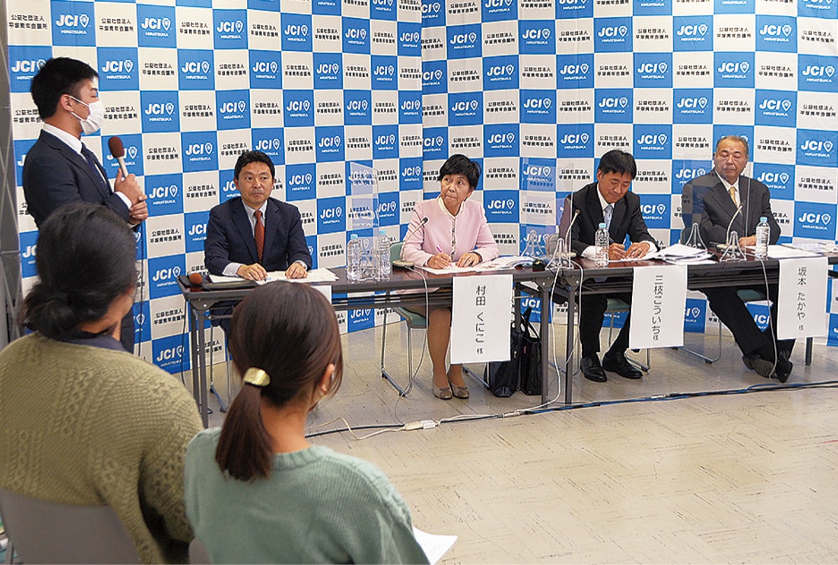 若者の質問に回答も