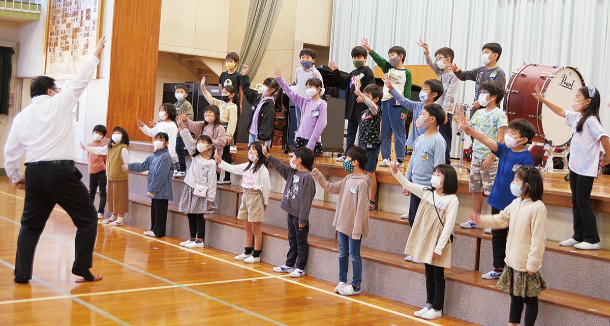 全身で音楽響かせ