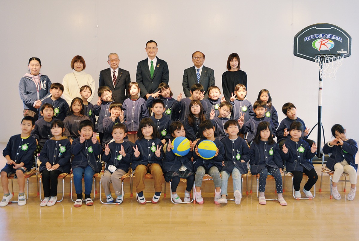 バスケゴールなど寄贈