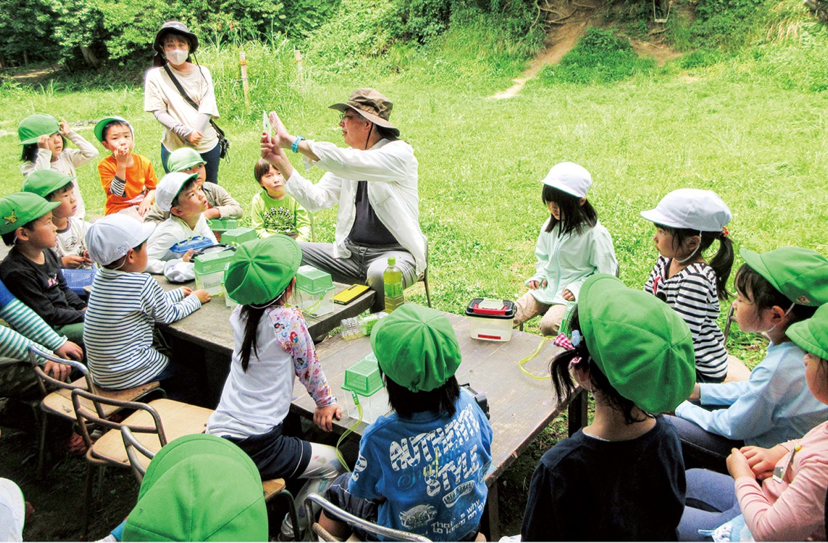 昆虫観察に興味津々