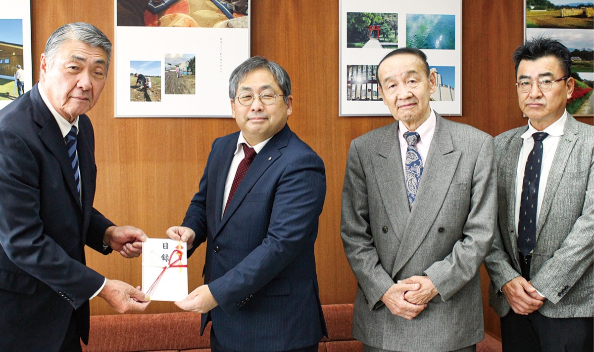 創立30年記念し寄贈