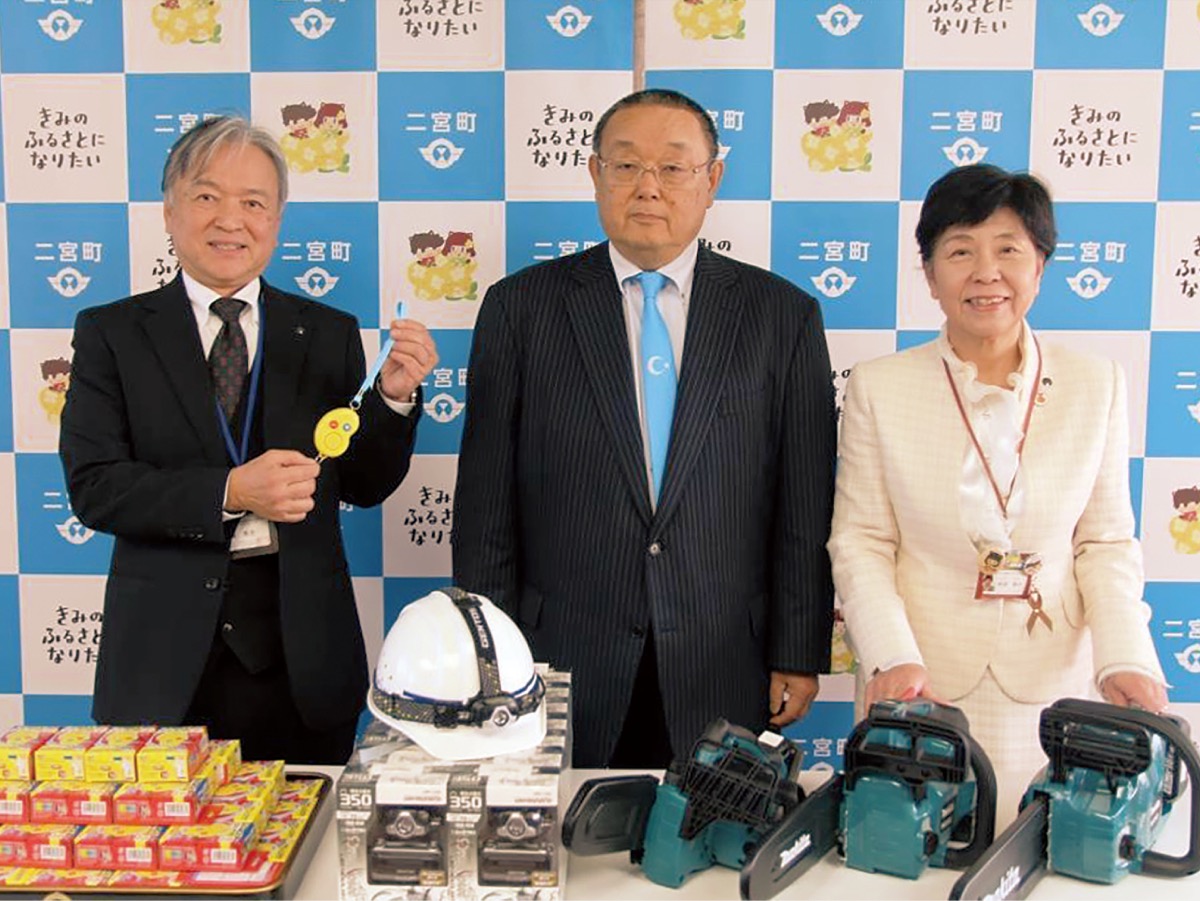 興電社が物品寄付