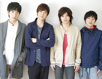 アンモフライトのメンバー。左から鳥居塚さん、葛西さん、津久井さん、久保田さん