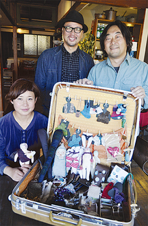 真帆さんが営む栄町のニコカフェで、準備を進める３人