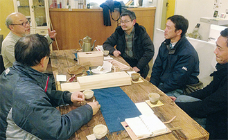小田原の森再生を目標に会合を重ねるメンバー