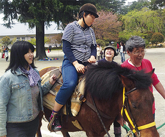小田原城で乗馬体験ができる