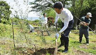 加藤市長も植樹