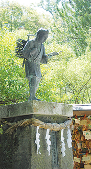 報徳二宮神社の金次郎像