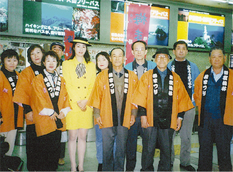 新宿駅でのＰＲ活動（2000年）